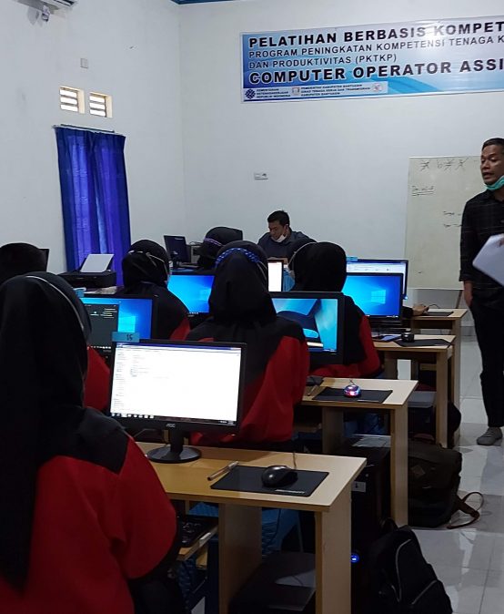 Uji Kompetensi dan Sertifikasi dari Lembaga Sertifikasi Profesi (LSP)